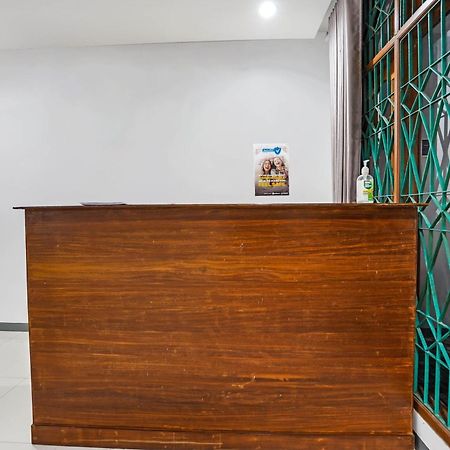 Oyo 90891 Parang Kusumo Residence Krembangan Buitenkant foto