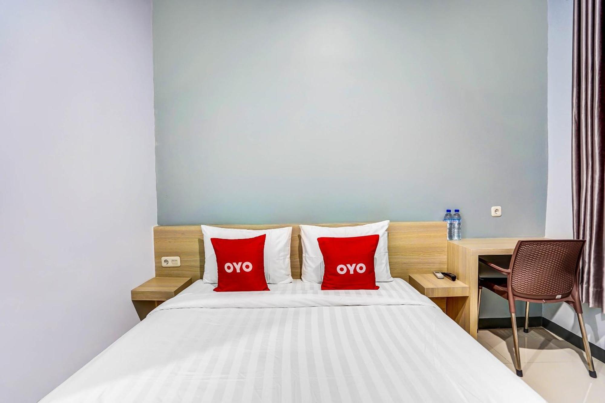 Oyo 90891 Parang Kusumo Residence Krembangan Buitenkant foto
