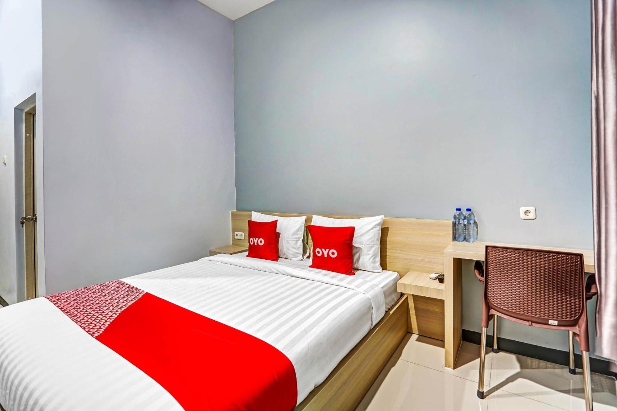 Oyo 90891 Parang Kusumo Residence Krembangan Buitenkant foto