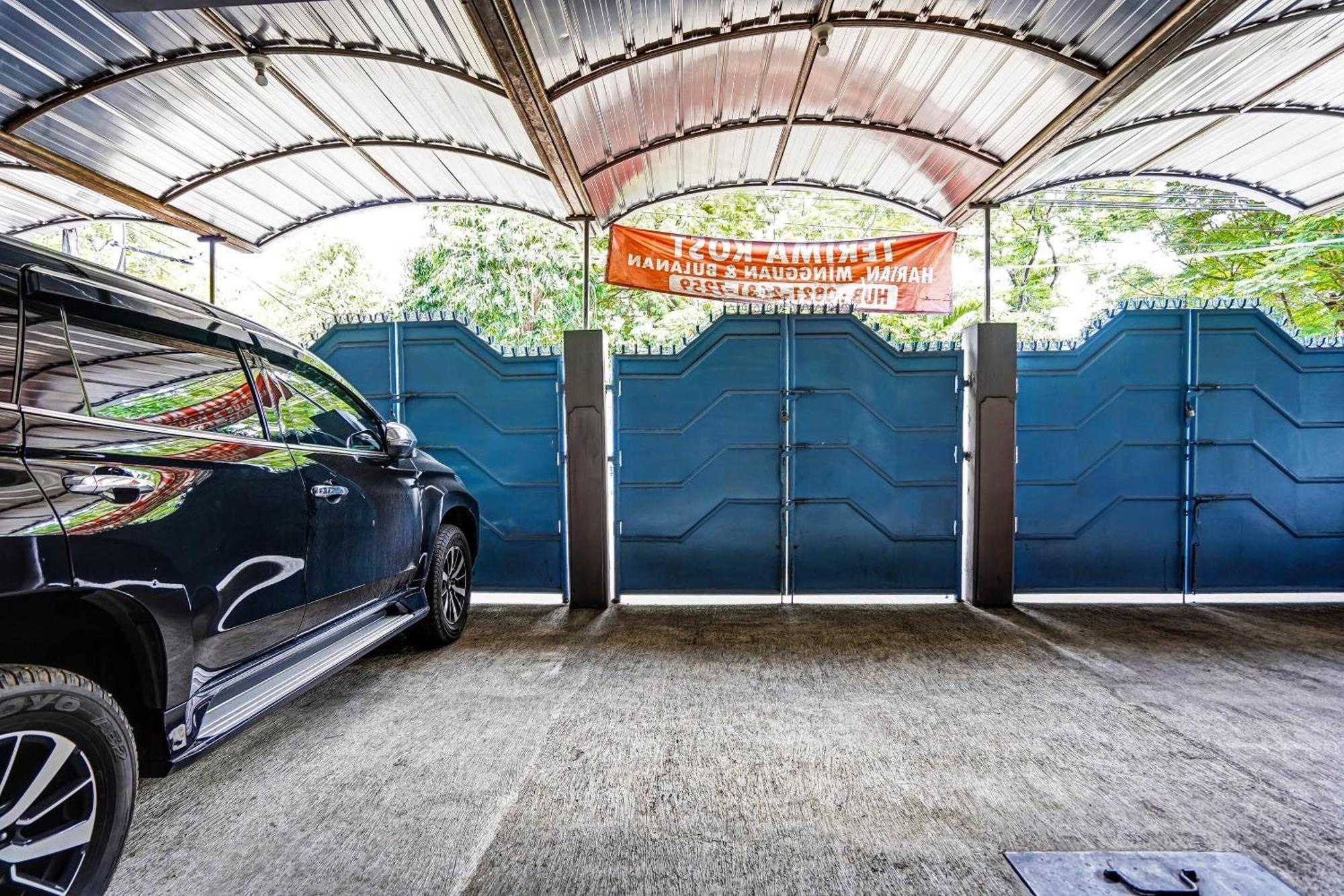 Oyo 90891 Parang Kusumo Residence Krembangan Buitenkant foto