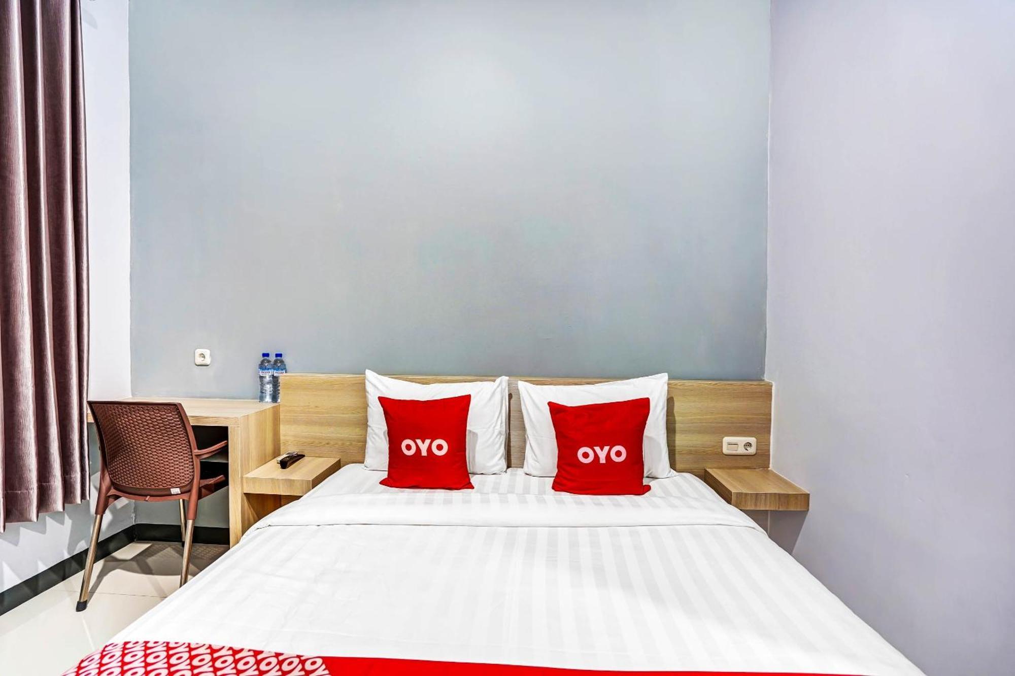 Oyo 90891 Parang Kusumo Residence Krembangan Buitenkant foto