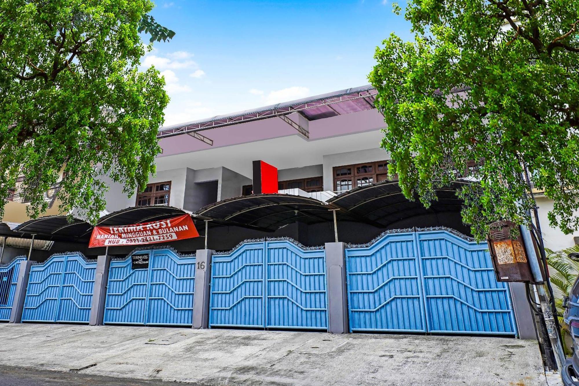 Oyo 90891 Parang Kusumo Residence Krembangan Buitenkant foto