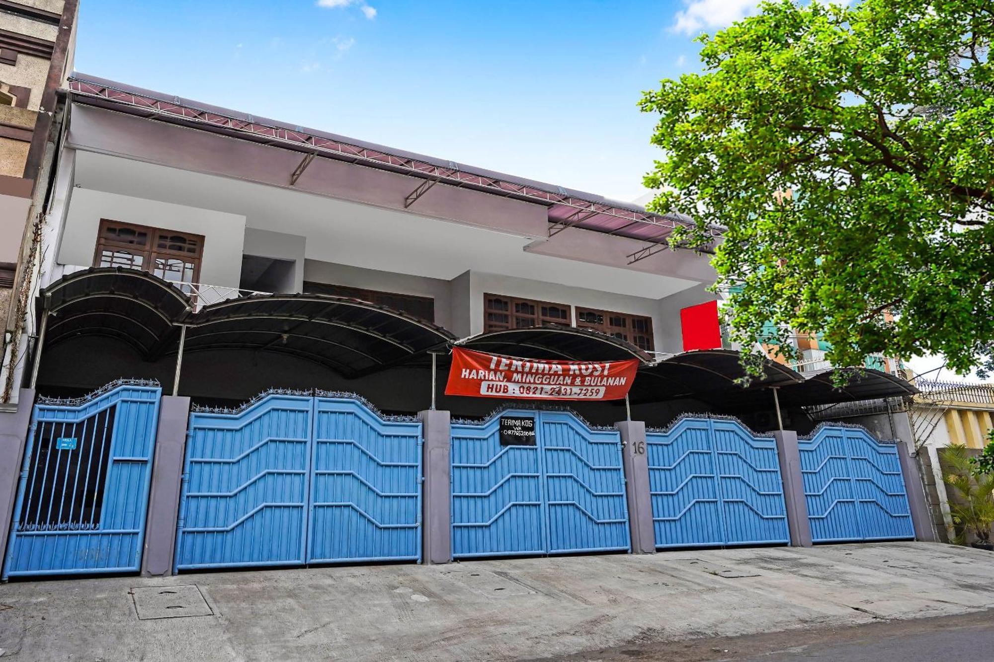 Oyo 90891 Parang Kusumo Residence Krembangan Buitenkant foto